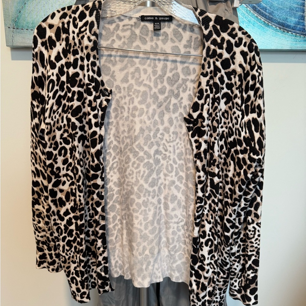 Cable & Gauge Gray Animal Print Sweater